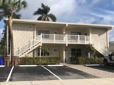1221 SE 3rd Street 4, Deerfield Beach – Apartment for rent