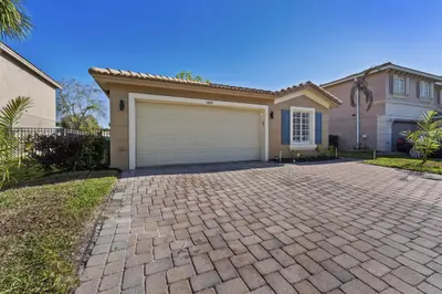 1899 Newport Isles Boulevard, Port St. Lucie – Single Family Residence for sale