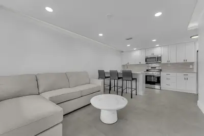 381 SE 15th Avenue 1, Deerfield Beach – Apartment for rent