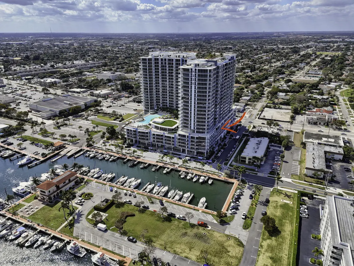 220 Lake Shore Drive 605, Lake Park, FL – photo 5