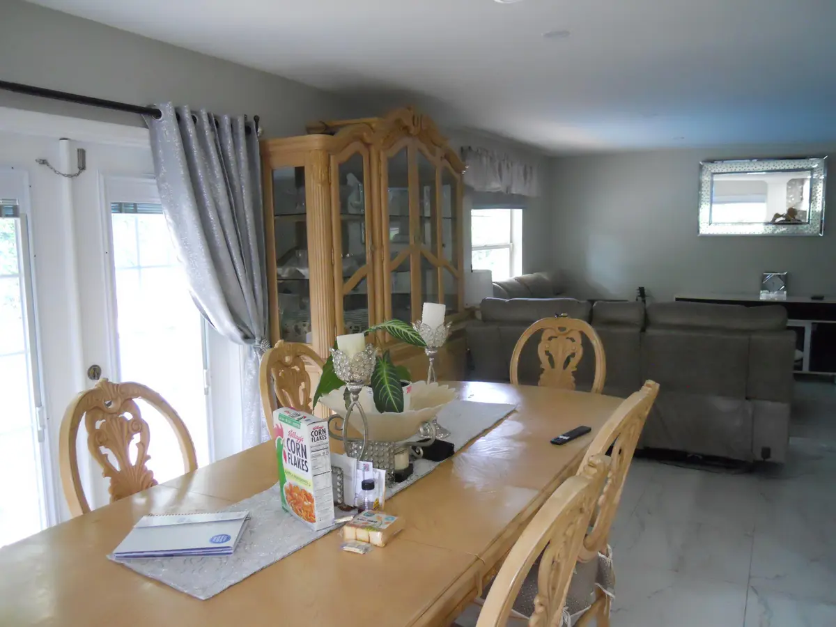 Dining area at 2755 NW 84th Avenue, Coral Springs