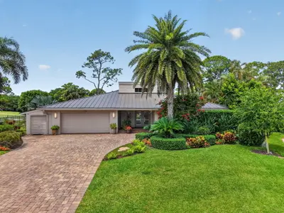 706 Foxpointe Circle, Delray Beach – Single Family Residence for sale