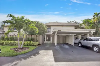 264 Deer Creek Wildwood Lane, Deerfield Beach – sold