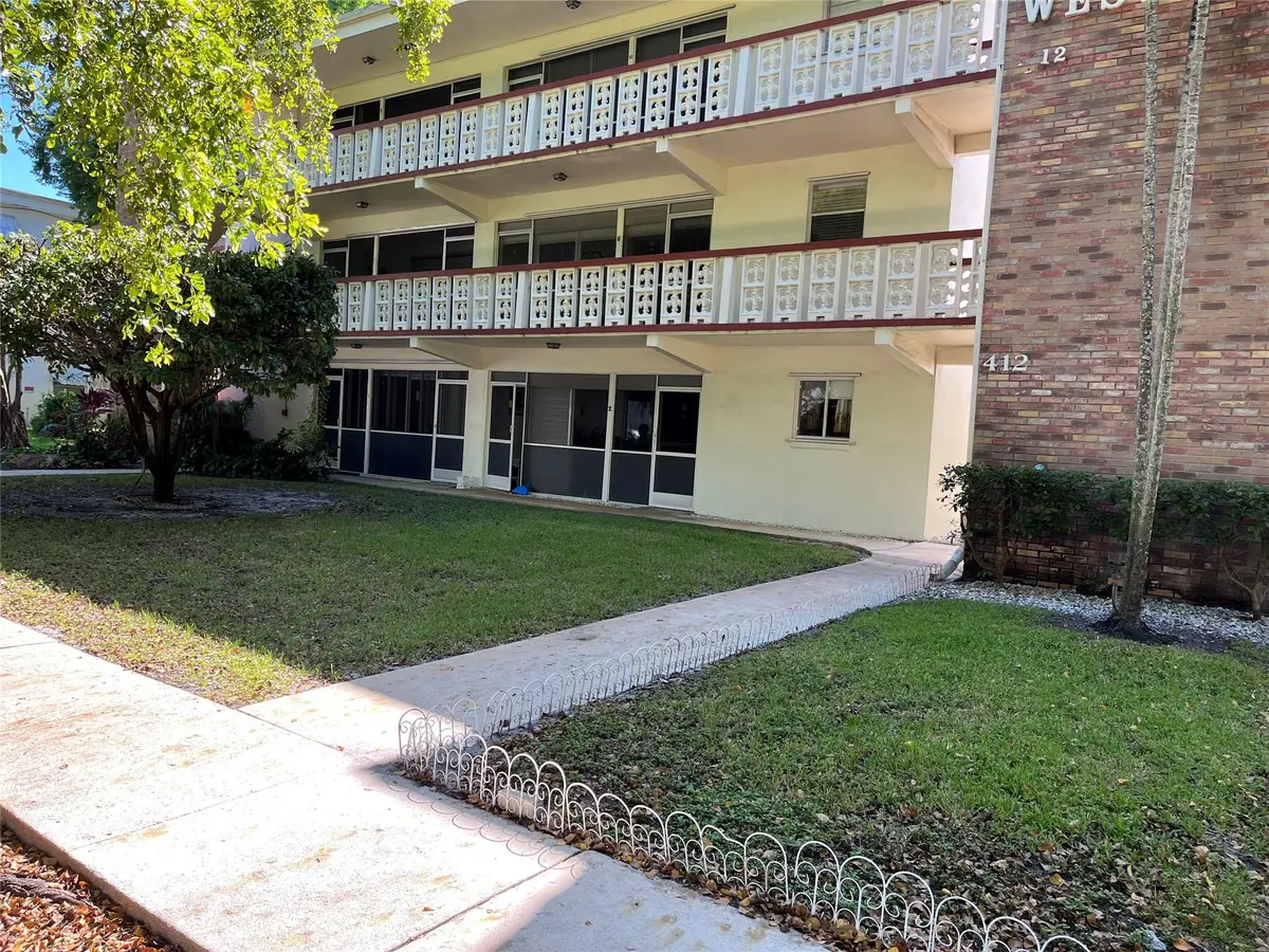 Photo 2 at 412 S Luna Court 2, Hollywood