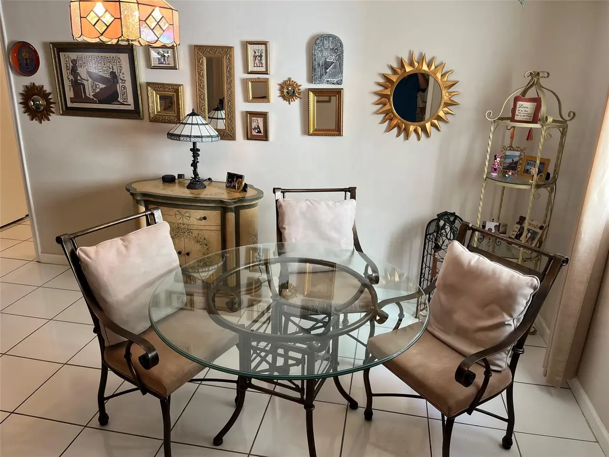 Photo 7 at 412 S Luna Court 2, Hollywood