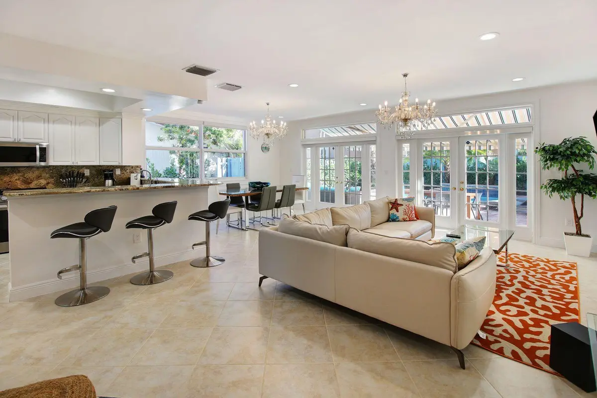 62v1kYCw at 218 Pine Avenue, Lauderdale-By-The-Sea