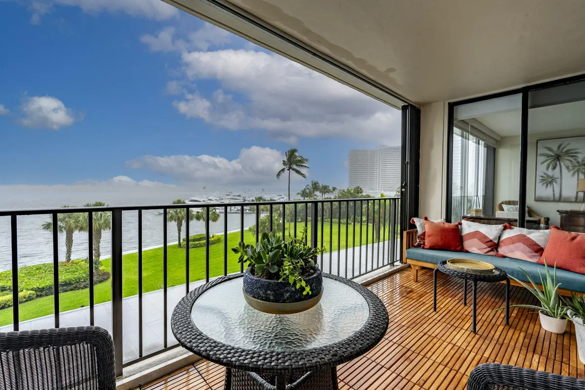 65-web-or-mls-iPixx_02_1 at 124 Lakeshore Drive 4280, North Palm Beach