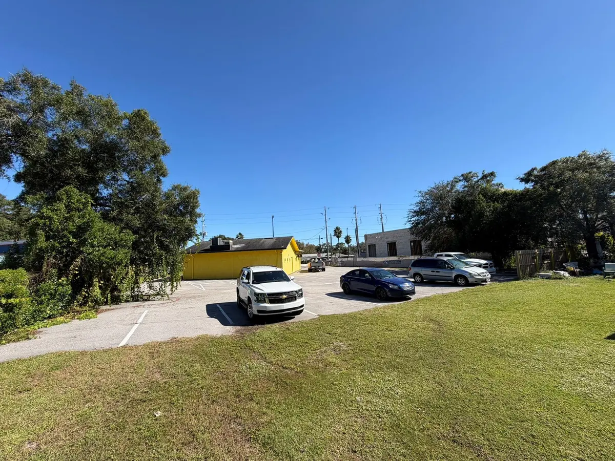 Rear property parking at 8280 S Us Hwy 17 92, Fern Park
