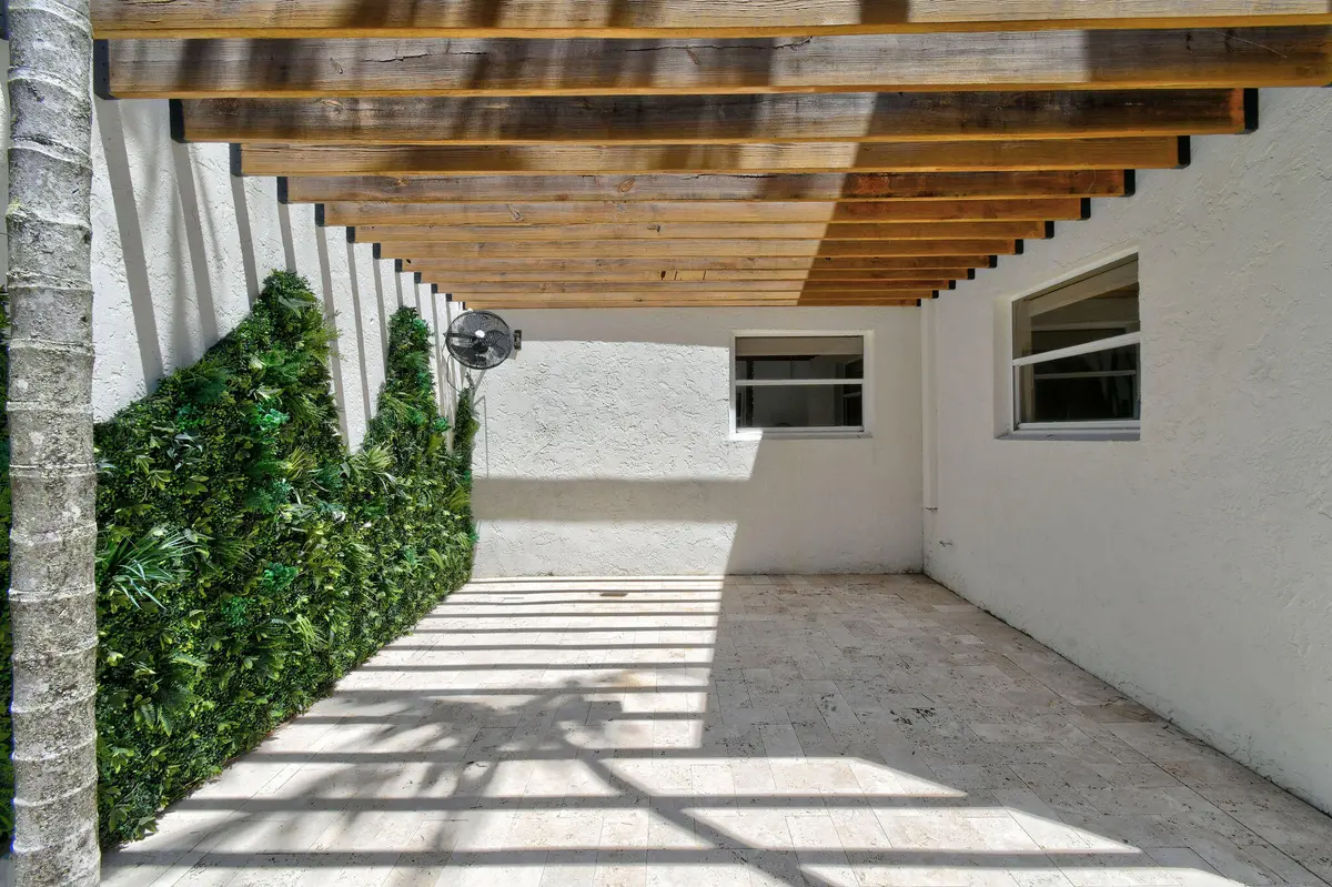 114NBeachRd(8) at 114 N Beach Road, Jupiter Island