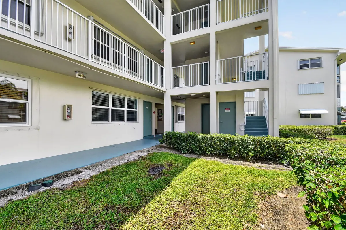 3-web-or-mls-DSC_2467 at 370 Horizon Street 107, Boynton Beach