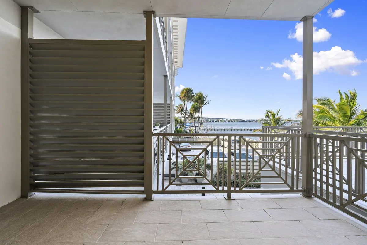 10-web-or-mls-DSC04550 at 41 SW Seminole Street 204, Stuart