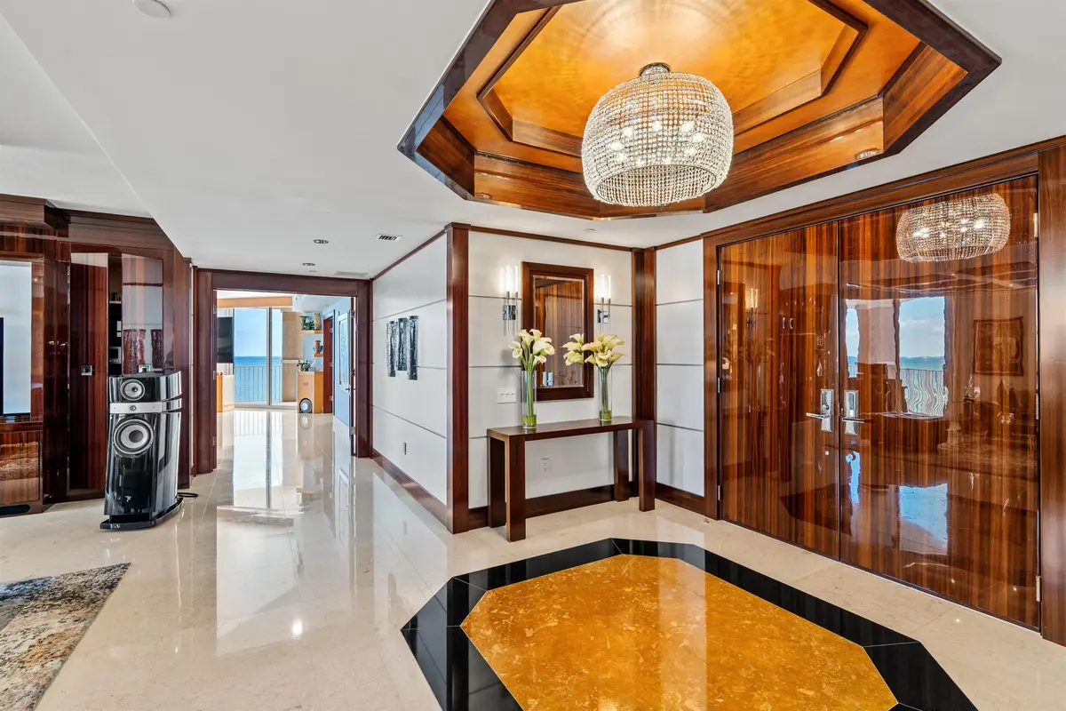 FOYER at 1460 S Ocean Boulevard 804, Lauderdale-By-The-Sea