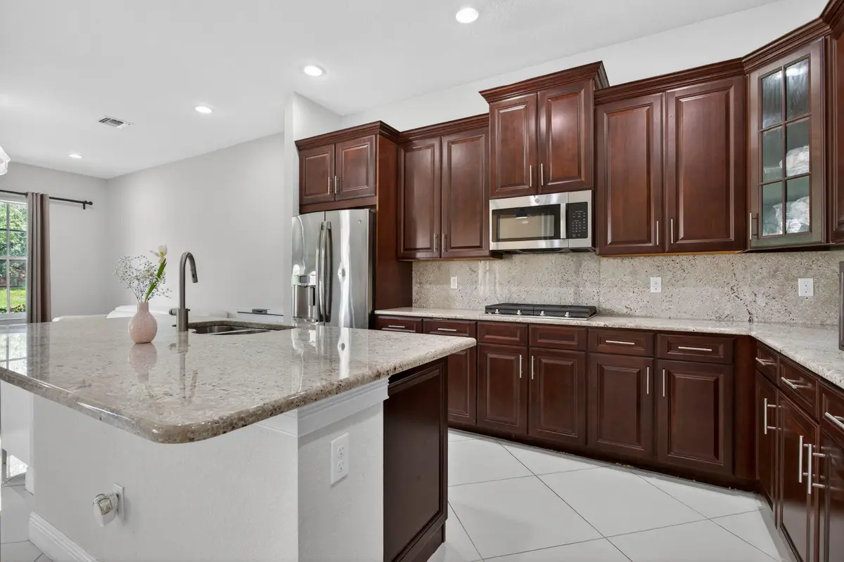 42-web-or-mls-8850-6793 at 8850 Miralago Way, Parkland