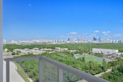 15051 Royal Oaks Lane 2106, North Miami – Condominium for sale