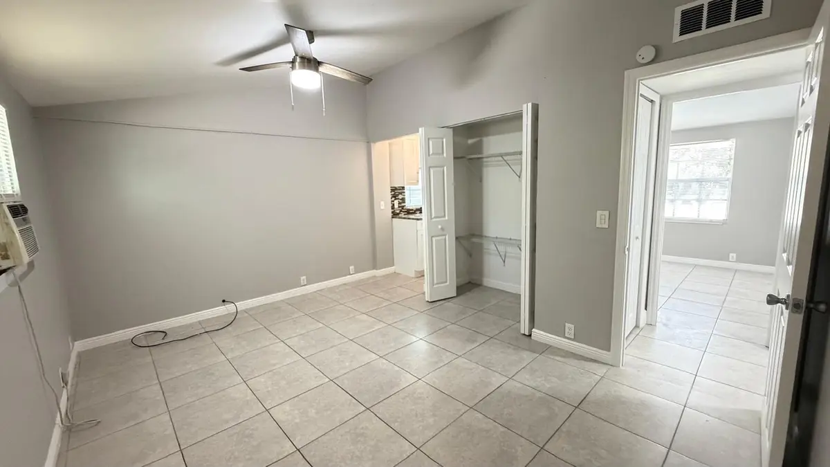 Master w/separate entrance and kitchenet at 3823 Chickasha Road, Atlantis