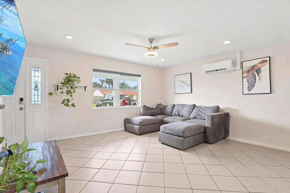 6_0o1a5135 at 1741 SE Jackson Street, Stuart