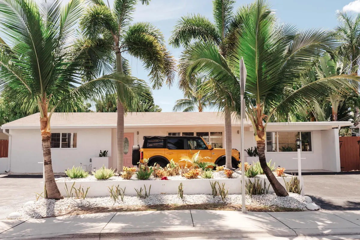 3057 front at 3057 NE 16th Avenue, Oakland Park