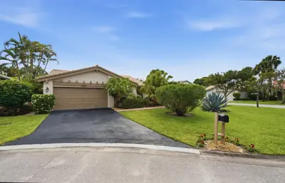 5743 Lakeview Mews Drive, Boynton Beach – Single Family Residence for sale