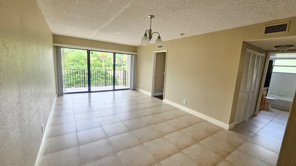 1581 living room at 1581 Balfour Point Drive G, West Palm Beach
