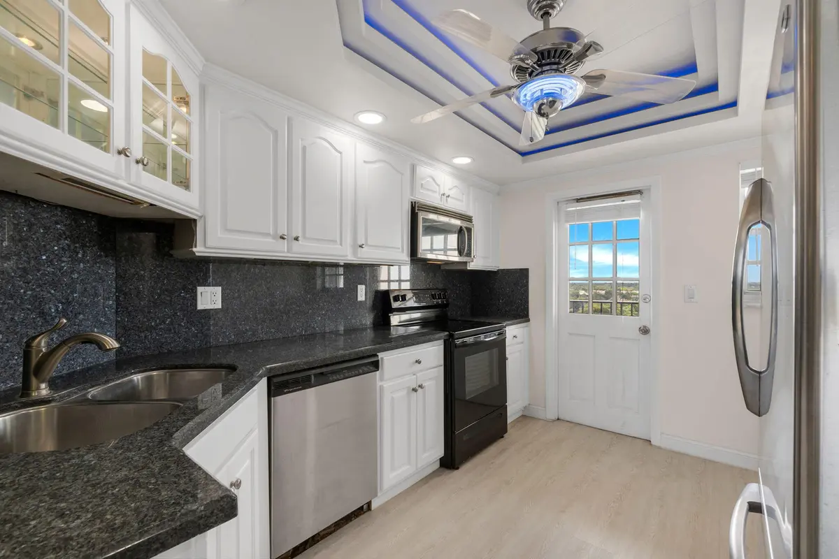 8-web-or-mls-DSC00125dsc00125 at 9101 W Sample Road 1004, Coral Springs