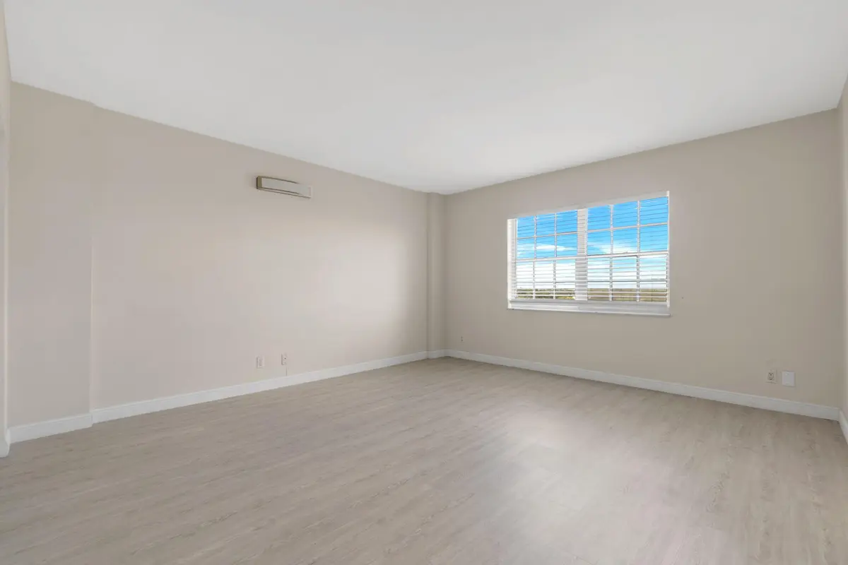 14-web-or-mls-DSC00092dsc00092 at 9101 W Sample Road 1004, Coral Springs