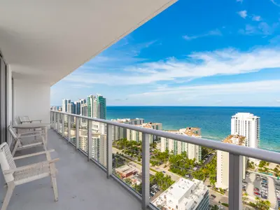 4010 S Ocean Drive R2905, Hollywood – Condominium for sale