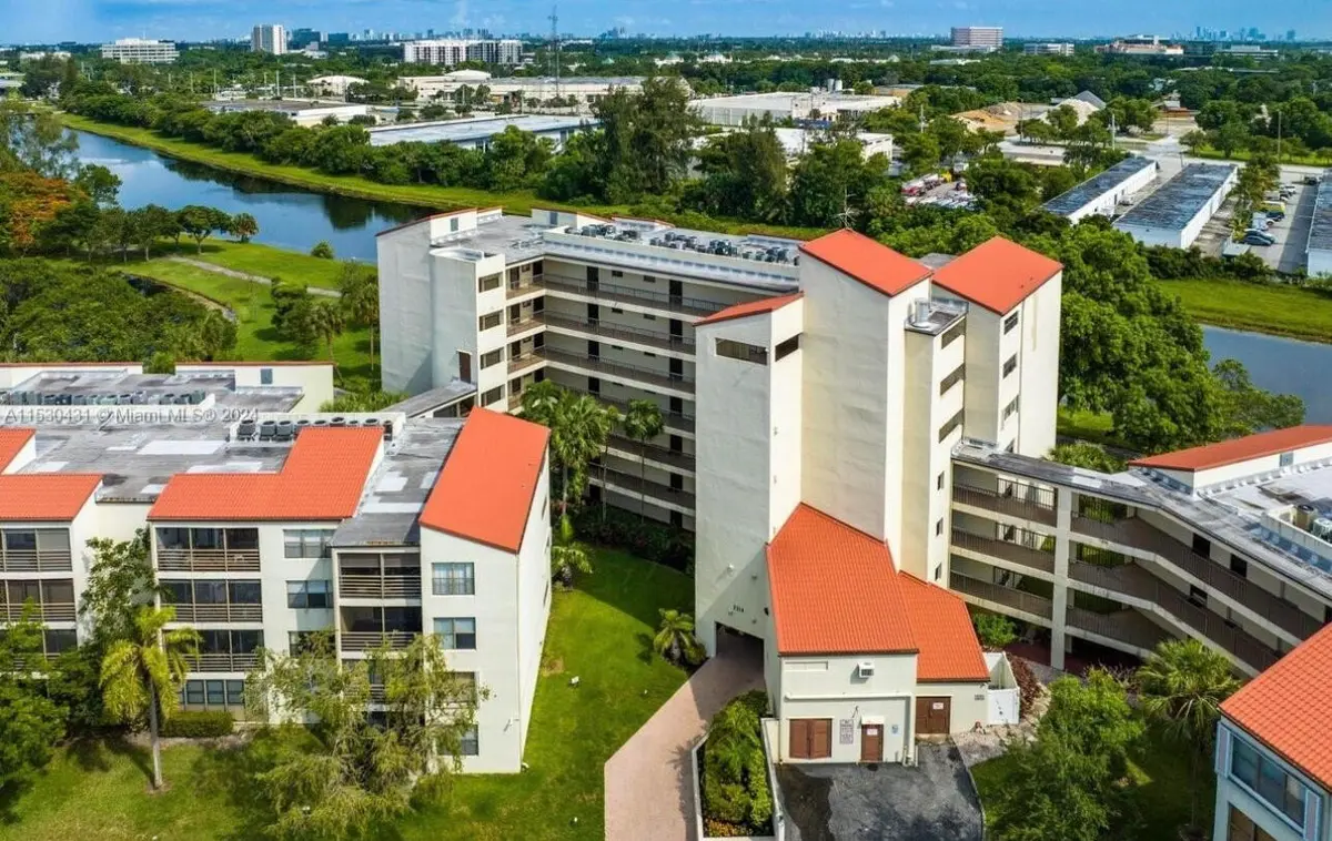2314 S Cypress Bend Drive Unit 313, Pompano Beach, FL – photo 1