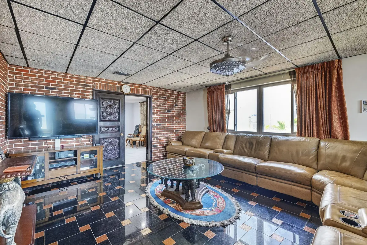 50-web-or-mls-8I8A1988 at 853 N Fort Lauderdale Beach Boulevard, Fort Lauderdale