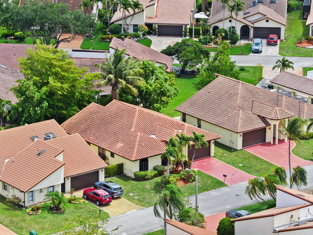 3-web-or-mls-7039-golf-pointe-cir at 7039 Golf Pointe Circle, Tamarac