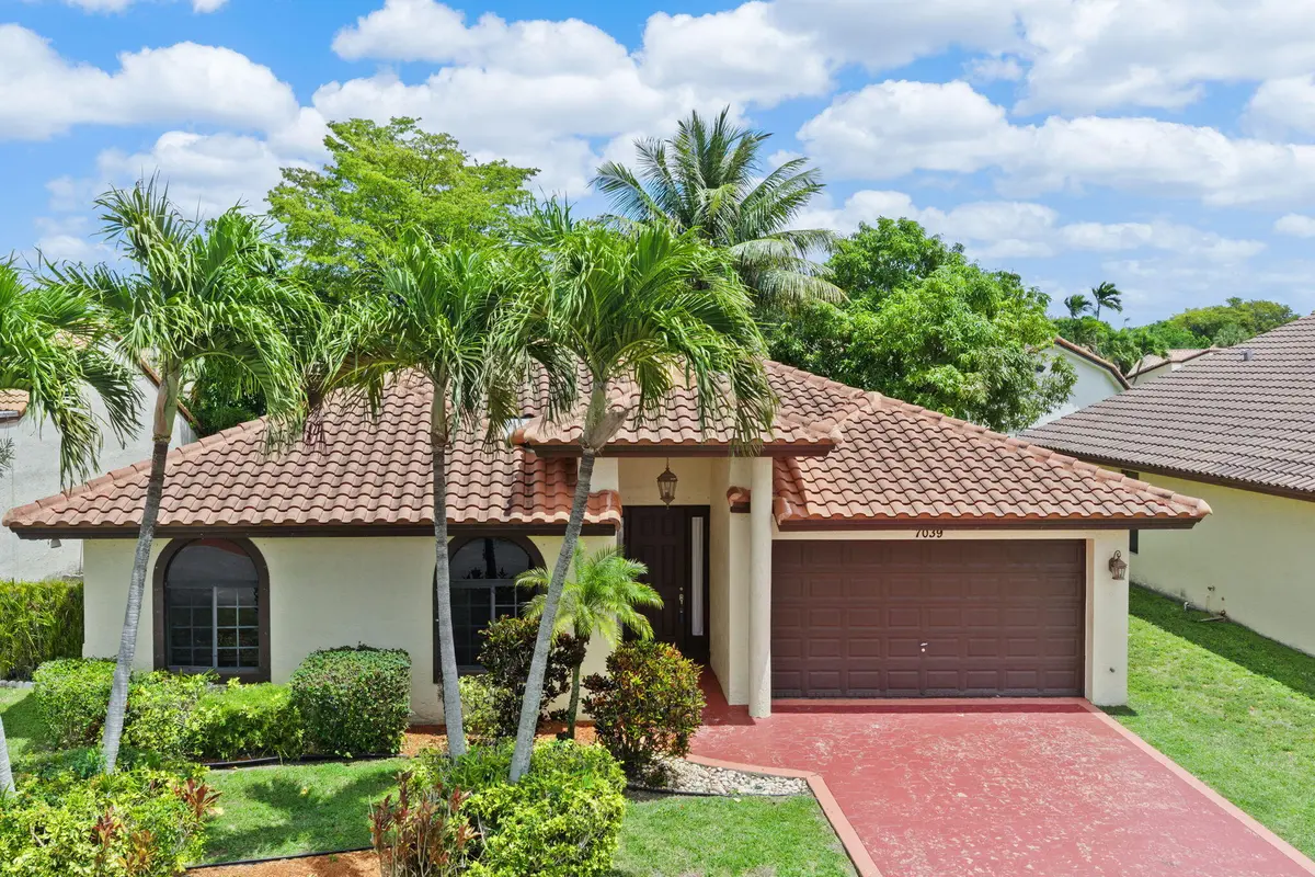 Front at 7039 Golf Pointe Circle, Tamarac