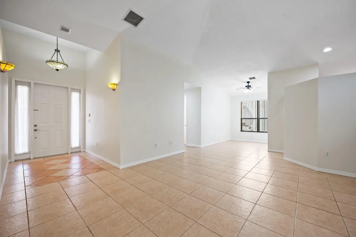 7-web-or-mls-7039-golf-pointe-cir at 7039 Golf Pointe Circle, Tamarac