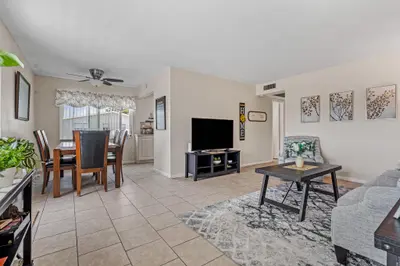 167 Cambridge G, West Palm Beach – Condominium for sale