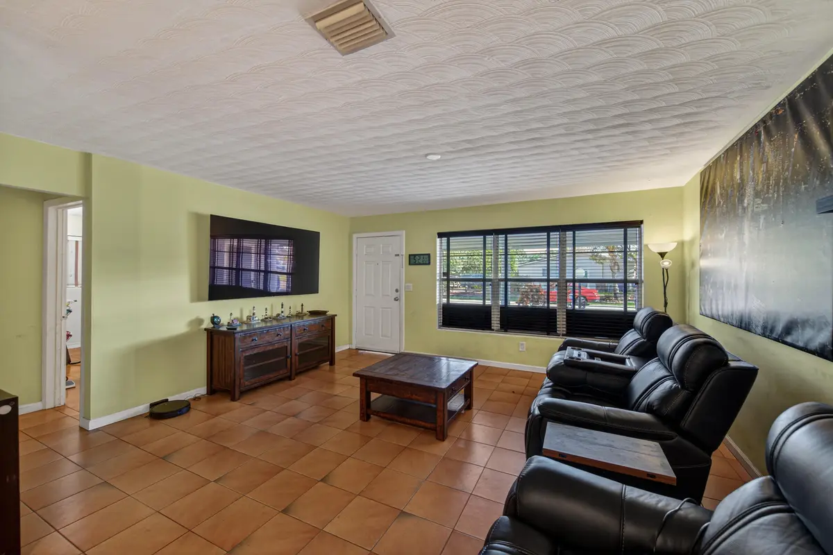 carbonell-23 at 1211 NE 35th Street, Pompano Beach