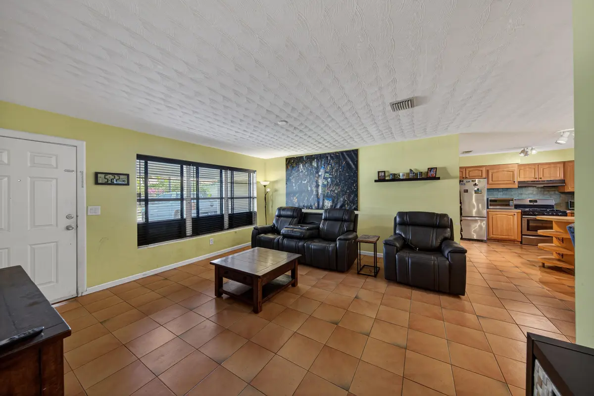 carbonell-24 at 1211 NE 35th Street, Pompano Beach