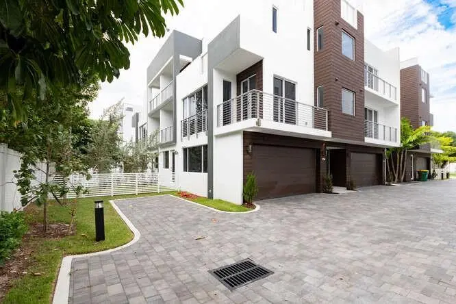Photo 2 at 700 NE 14th Avenue 206, Fort Lauderdale