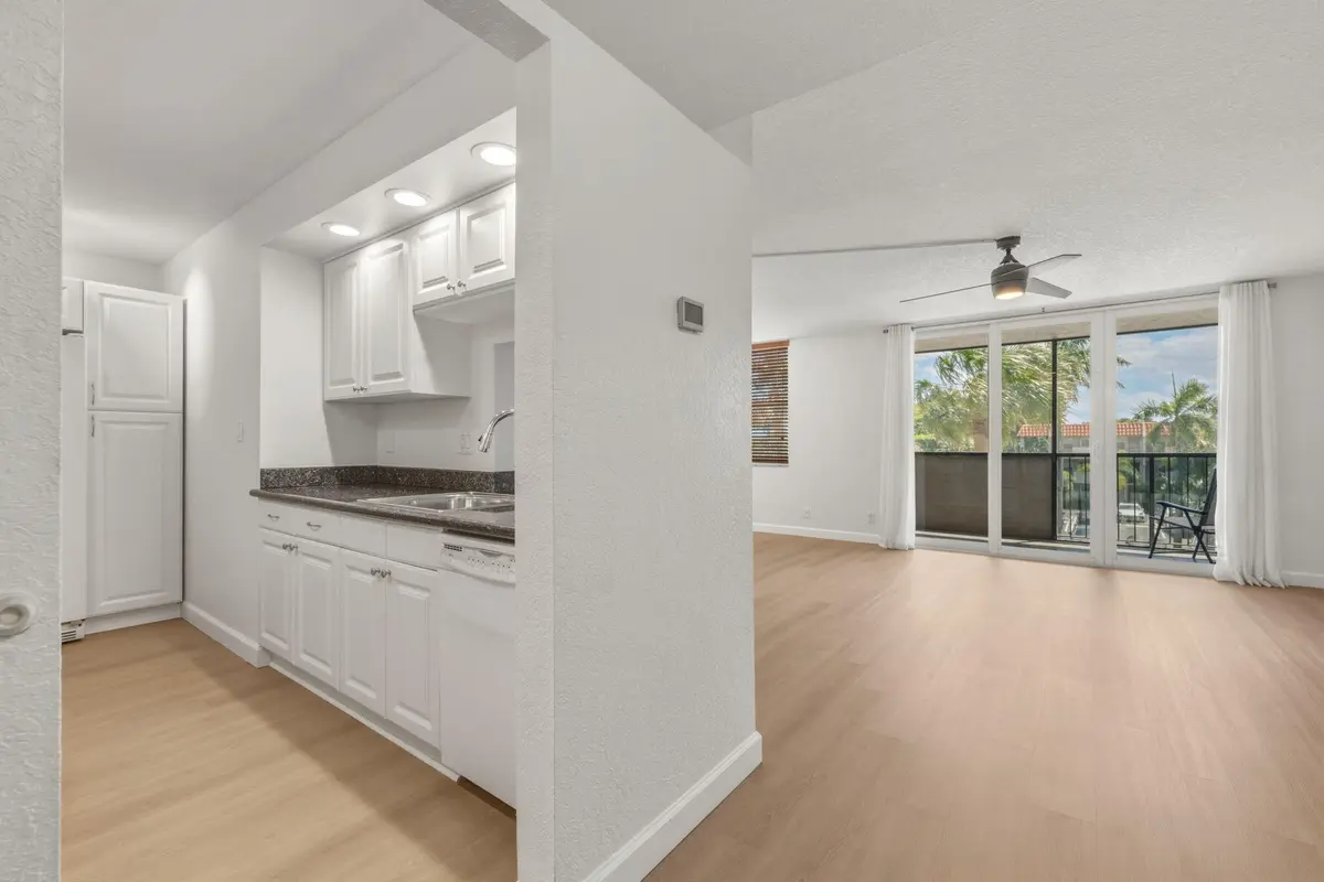 22-web-or-mls-DSC01120 at 777 S Federal Highway Rp301, Pompano Beach