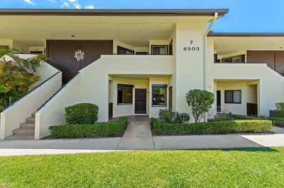 6503 SE Williamsburg Drive 104, Hobe Sound – sold