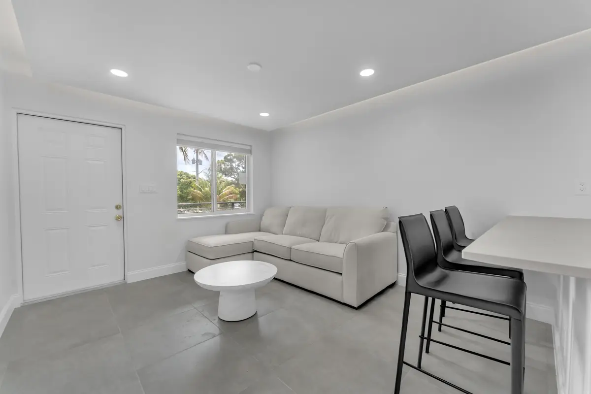 DON02321 at 381 SE 15th Avenue 1, Deerfield Beach