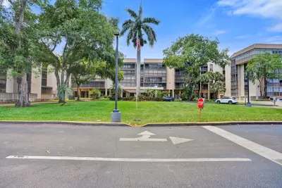 2800 N 46th Avenue A302, Hollywood – Condominium for sale