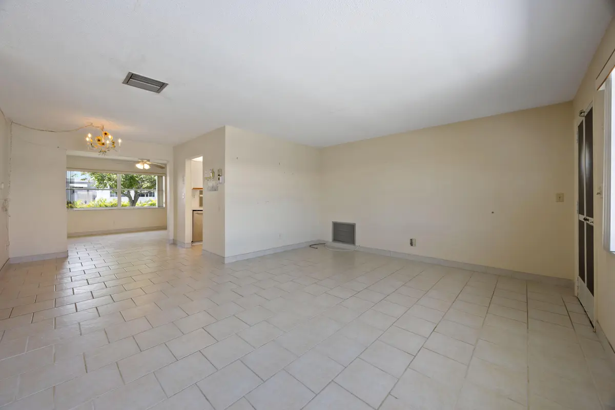 LIVING ROOM at 904 SW 5th Court, Boynton Beach