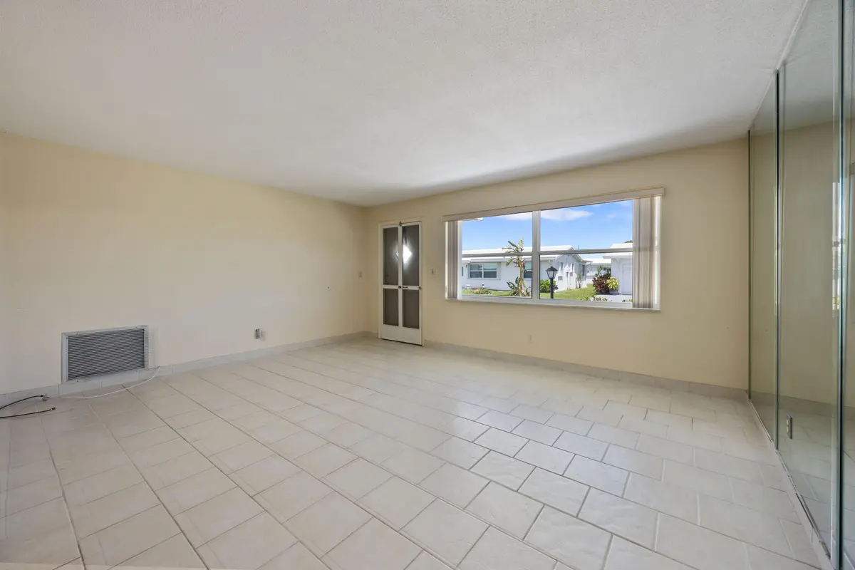 LIVING ROOM at 904 SW 5th Court, Boynton Beach