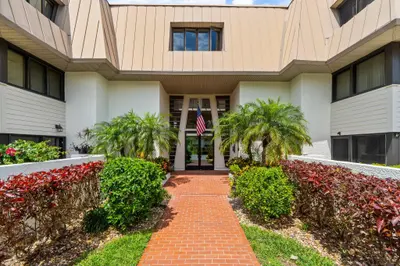 1800 SE Saint Lucie Boulevard 6-203, Stuart – sold