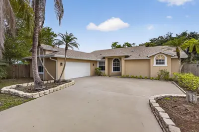 103 Oxford Court, Royal Palm Beach – sold