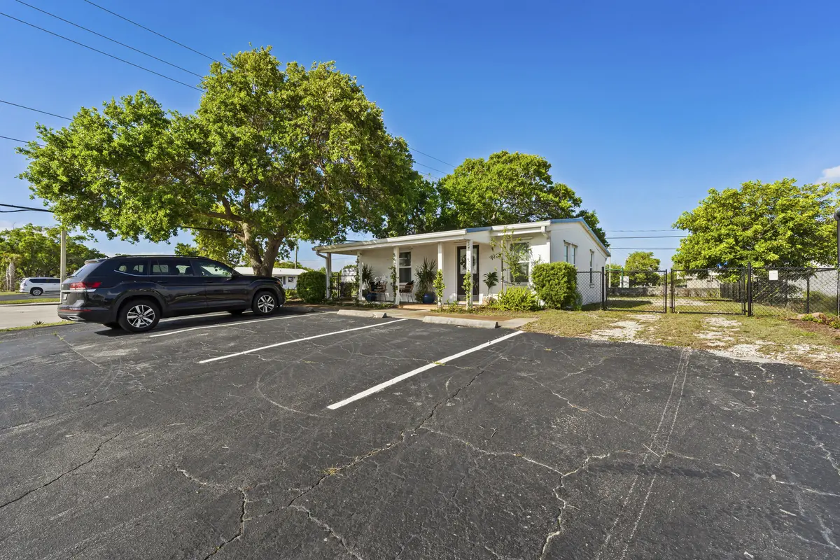 6_10 at 1324 16th Street, Vero Beach