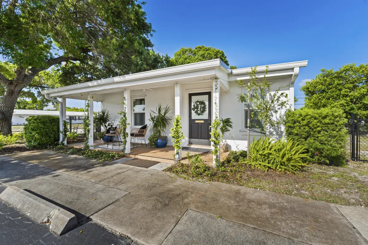 7_11 at 1324 16th Street, Vero Beach