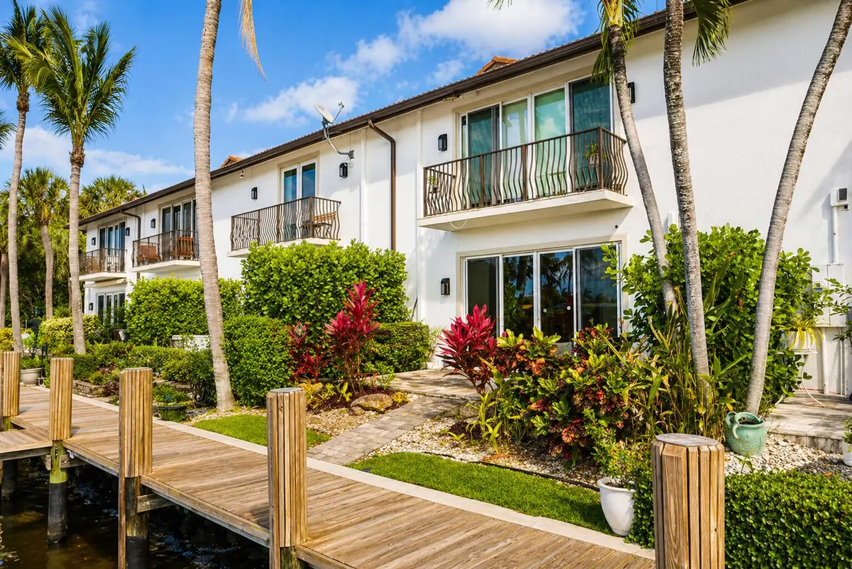Deck & Dock at 1365 SE 3rd Avenue, Pompano Beach