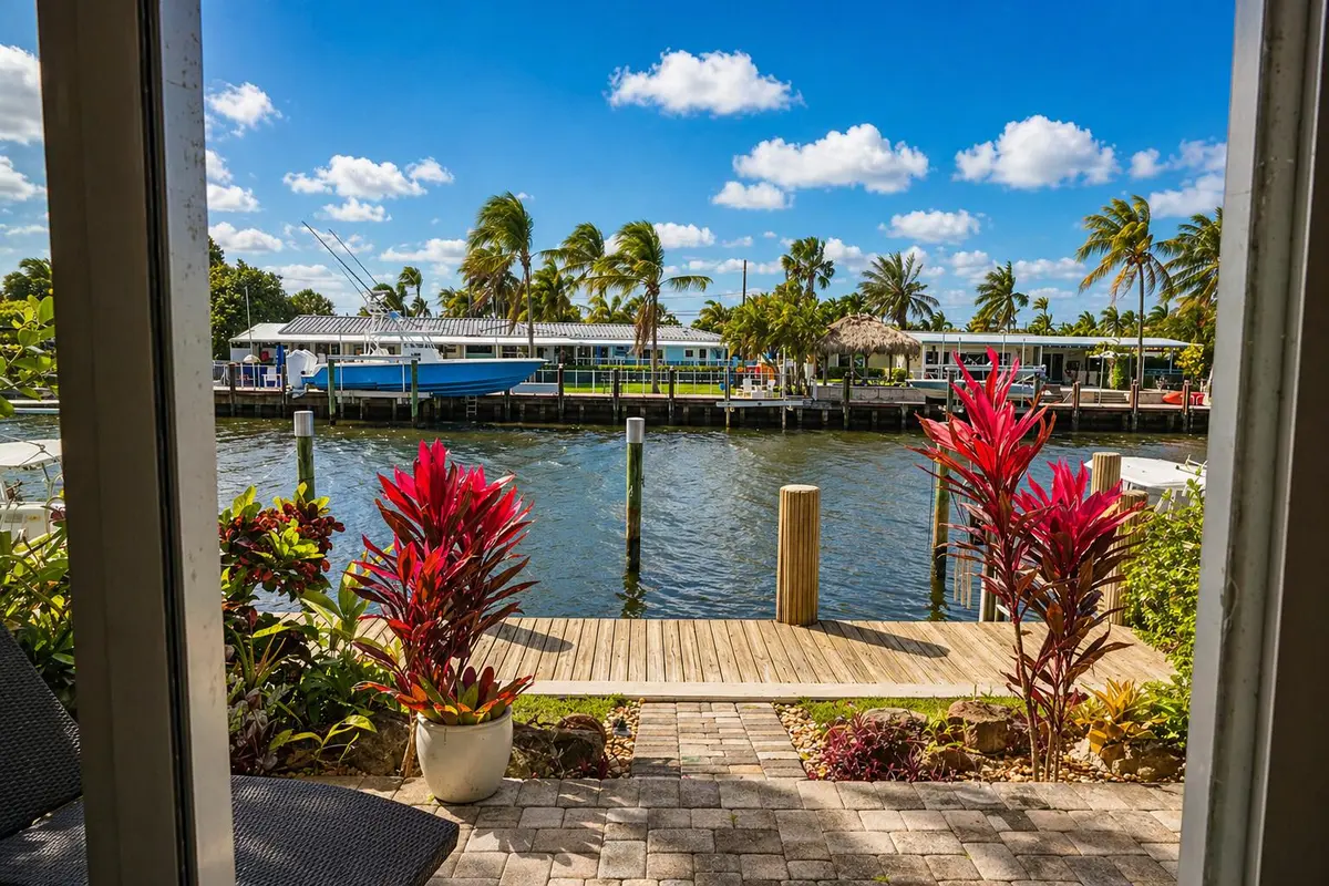LR view west at 1365 SE 3rd Avenue, Pompano Beach