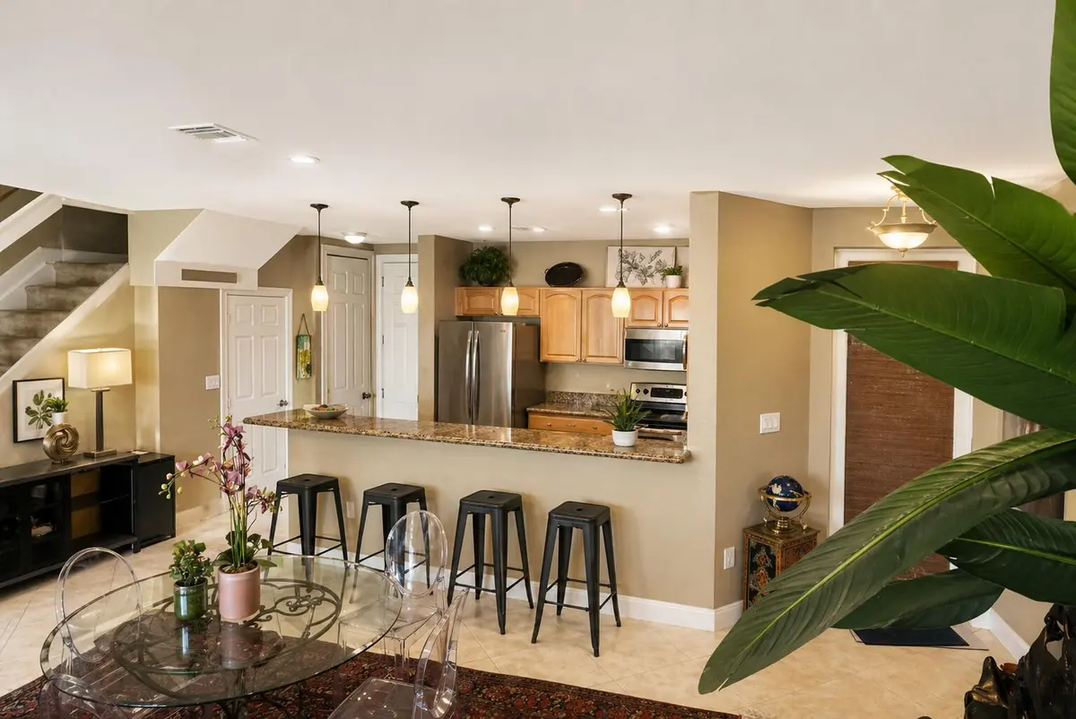 DR / KIT at 1365 SE 3rd Avenue, Pompano Beach