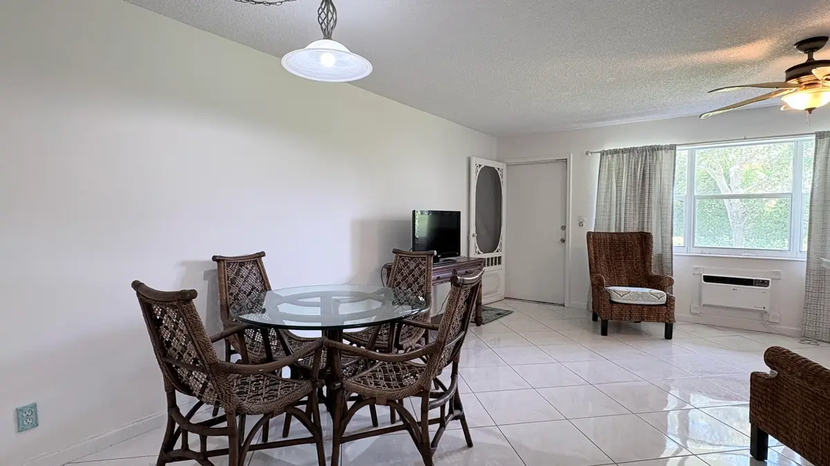 GLASS DINING TABLE/CHAIRS at 200 Horizon 102, Boynton Beach