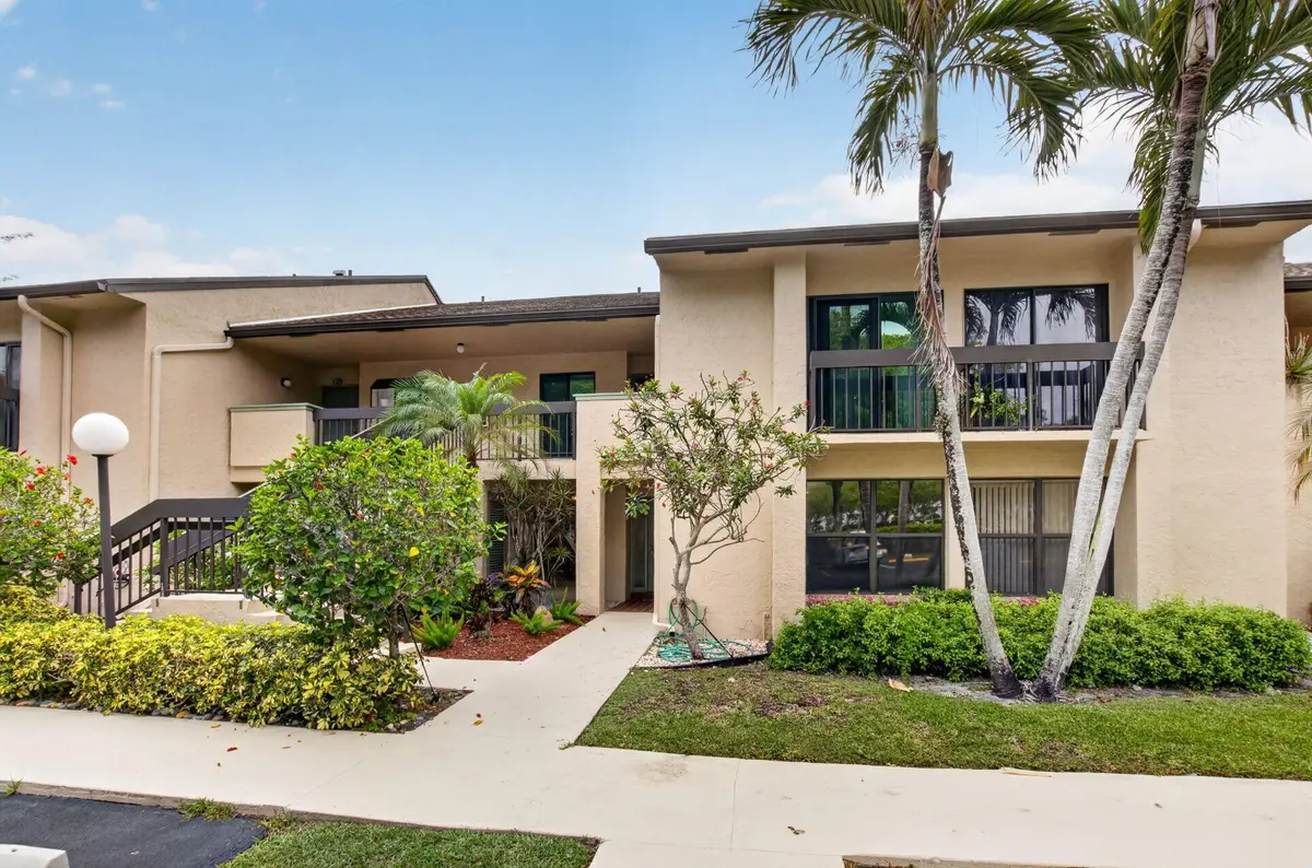 Front View at 5021 Oakhill Lane 114, Delray Beach